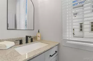 8 Columbus Square Dr, Saint Louis, MO 63101 - Photo 12