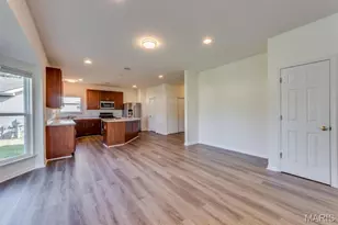 253 Village Creek Dr Dr, Ballwin, MO 63021 - Photo 18