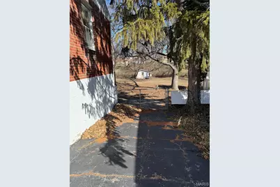 105 Sylvia Drive, Saint Louis, MO 63125 - Photo 2