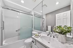 526 Sarah Ln, Creve Coeur, MO 63141 - Photo 18