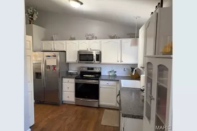 7 Butternut Stage Court, Saint Peters, MO 63376 - Photo 2