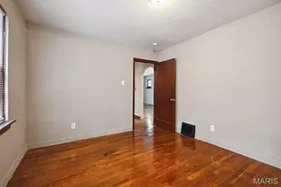 5920 Dressell Ave, Saint Louis, MO 63120 - Photo 8