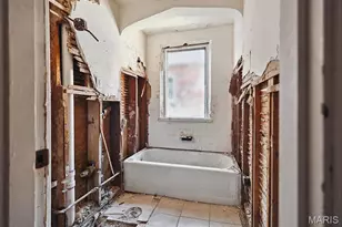 5918 Dressell Ave, Saint Louis, MO 63120 - Photo 6