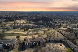 526 Sarah Ln, Creve Coeur, MO 63141 - Photo 1