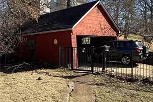 7396 Arlington Dr, Saint Louis, MO 63117 - Photo 2