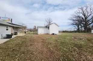 25492 Pennington Dr, Lebanon, MO 65536 - Photo 2