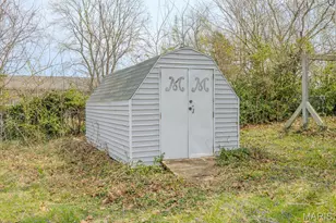 523 Johnson St, Bourbon, MO 65441 - Photo 40