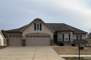 984 Westlake Village Dr, Pacific, MO 63069 - Photo 1