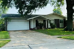 3092 Wintergreen Dr, Florissant, MO 63033 - Photo 1