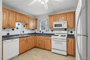 143 Burncoate Dr, Unincorporated, MO 63129 - Photo 2