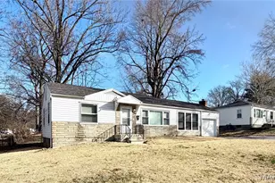 1033 Bakewell Dr, Bellefontaine Neighbors, MO 63137 - Photo 2