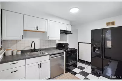 813 Chain Of Rocks Drive, Saint Louis, MO 63137 - Photo 10