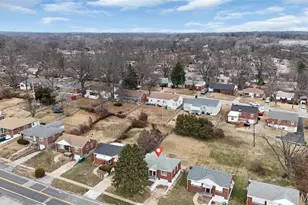 813 Chain of Rocks Dr, Saint Louis, MO 63137 - Photo 18