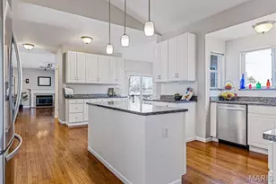 11715 Hedgefield Ln, Sunset Hills, MO 63126 - Photo 10