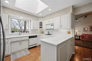 12321 Woodline Dr, Creve Coeur, MO 63141 - Photo 4