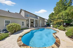 319 Magnolia Valley Dr, O'Fallon, MO 63366 - Photo 2