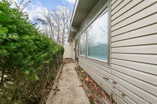 750 St Anthony Ln, Saint Louis, MO 63033 - Photo 8