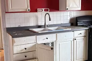 9426 Westchester Dr, Saint Louis, MO 63136 - Photo 2