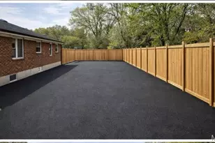 9574 Breckenridge Rd, Breckenridge Hills, MO 63114 - Photo 6