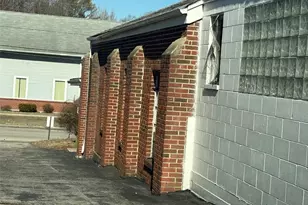 9574 Breckenridge Rd, Breckenridge Hills, MO 63114 - Photo 8