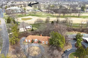 27 Meadowbrook Country Club Estate, Ballwin, MO 63011 - Photo 2
