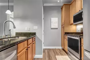 2712 Mcknight Crossing Ct, Saint Louis, MO 63124 - Photo 6