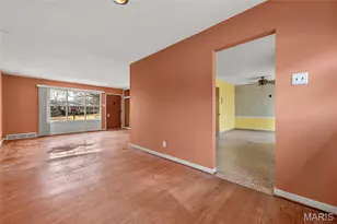 9200 Papoose Dr, Saint Louis, MO 63123 - Photo 4