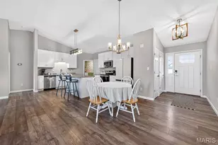 402 Charlestowne Place Dr, Saint Charles, MO 63301 - Photo 2