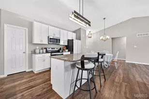 402 Charlestowne Place Dr, Saint Charles, MO 63301 - Photo 4