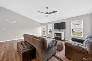 402 Charlestowne Place Dr, Saint Charles, MO 63301 - Photo 8