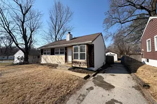 10339 Ross Cir, Saint Louis, MO 63137 - Photo 2
