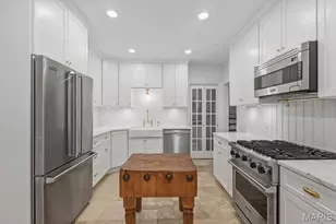 49 Waverton Dr, Ladue, MO 63124 - Photo 8