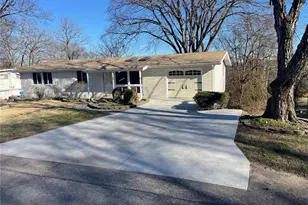 52 Glenwood Dr, Murphy, MO 63026 - Photo 2