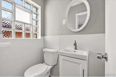 9472 Yorktown Drive, Bellefontaine Neighbors, MO 63137 - Photo 12