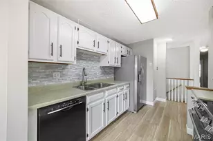 3060 Autumn Shores Dr, Maryland Heights, MO 63043 - Photo 12