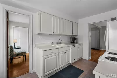 55 W Drake Avenue, Webster Groves, MO 63119 - Photo 10