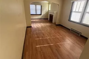 5979 Drury Ln, Saint Louis, MO 63147 - Photo 2