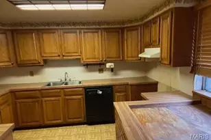 2216 Foggy Bottom Dr, Florissant, MO 63031 - Photo 6