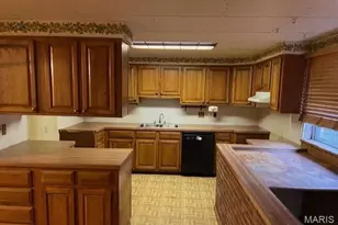 2216 Foggy Bottom Dr, Florissant, MO 63031 - Photo 4