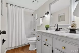 9137 Wrenwood Ln, Brentwood, MO 63144 - Photo 14