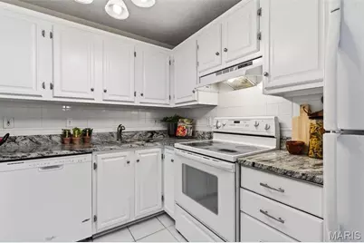 9137 Wrenwood Lane, Brentwood, MO 63144 - Photo 10