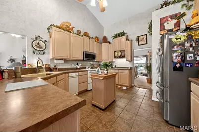 1521 Hibernation Hollow, Wentzville, MO 63385 - Photo 8