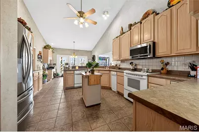 1521 Hibernation Hollow, Wentzville, MO 63385 - Photo 6