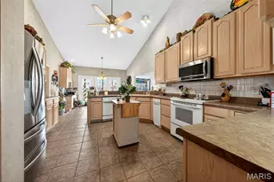 1521 Hibernation Hollow, Wentzville, MO 63385 - Photo 6