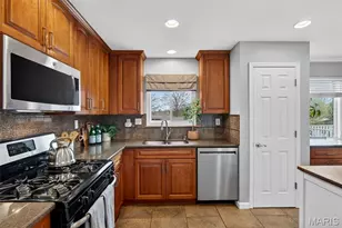 5330 Mild Dr, Saint Louis, MO 63129 - Photo 10