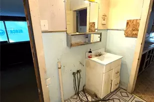 1112 Center St, Bismarck, MO 63624 - Photo 8