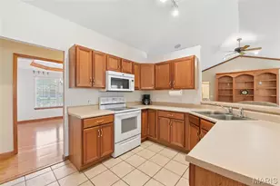 3201 Bear Tracks Dr, Wentzville, MO 63385 - Photo 10