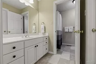 15838 Barons Way Dr, Chesterfield, MO 63017 - Photo 32