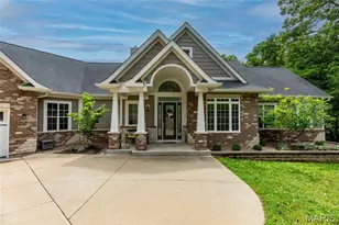 331 Woodlawn Terrace Ct, Ballwin, MO 63021 - Photo 2