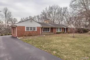 28 Woodcrest Dr, Ladue, MO 63124 - Photo 2